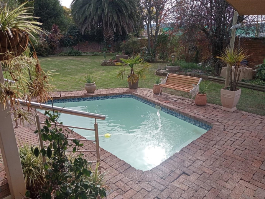 5 Bedroom Property for Sale in Ladybrand Free State